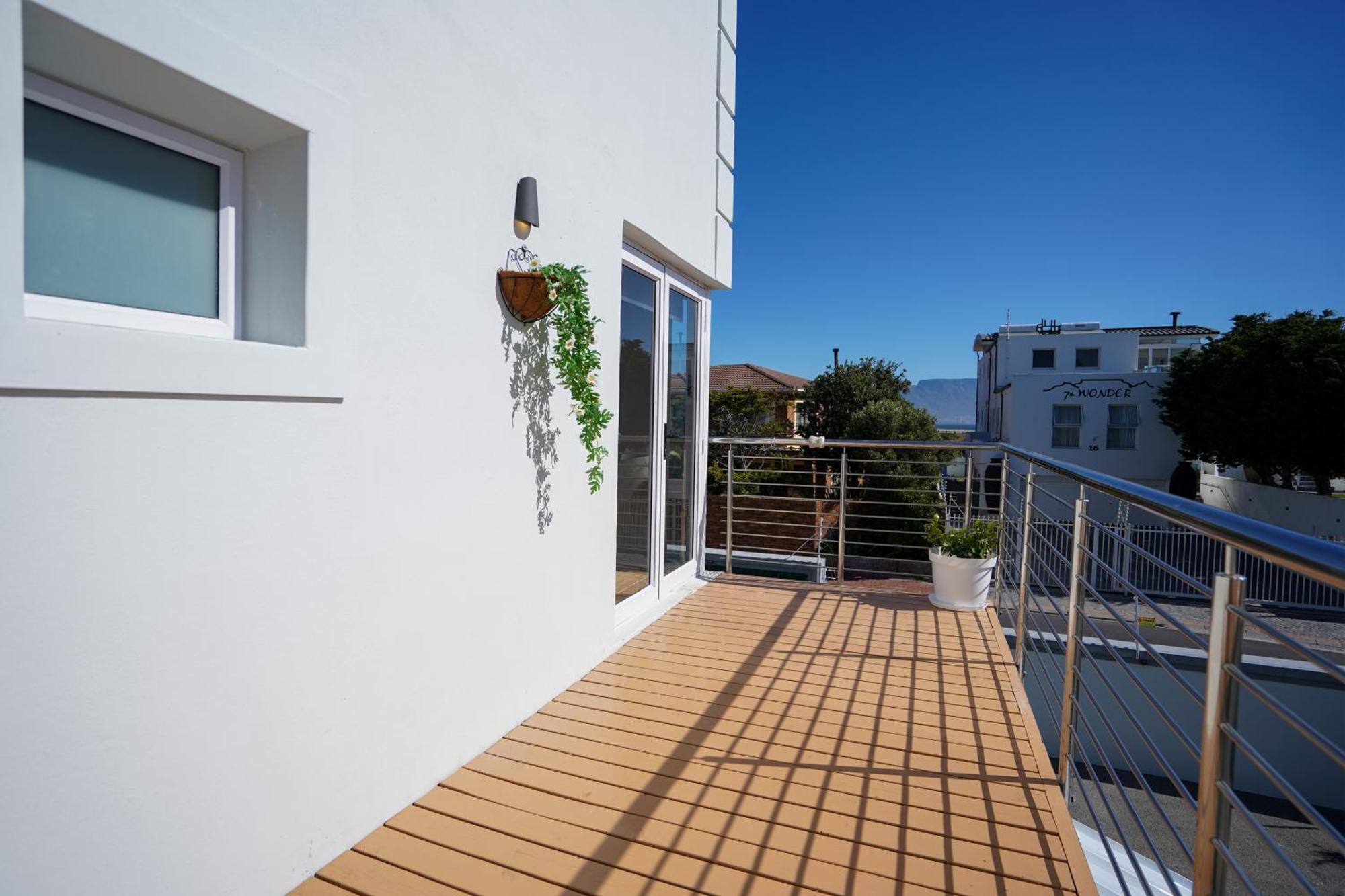 Ocean Vibes Hotel เคปทาวน์ ภายนอก รูปภาพ